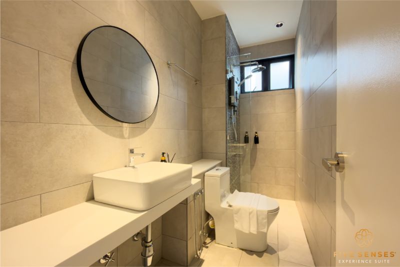 Signature One Bedroom Bathtub Suite - room photo 12